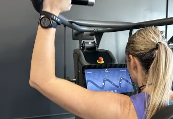 [Image] Kendra, member, using EGYM Smart Strength Circuit