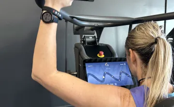 [Image] Kendra, member, using EGYM Smart Strength Circuit